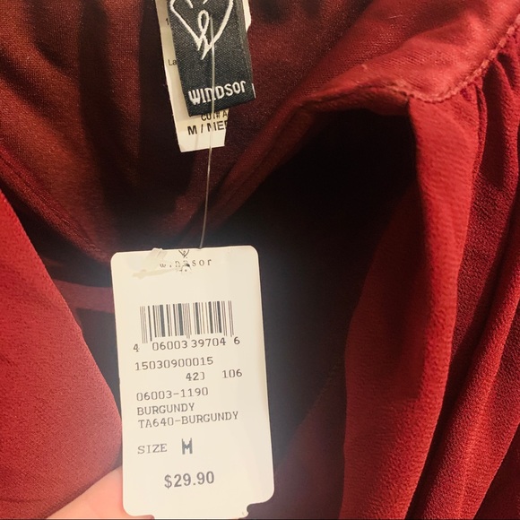 Windsor Cropped Burgundy Top - Picture 3 of 3